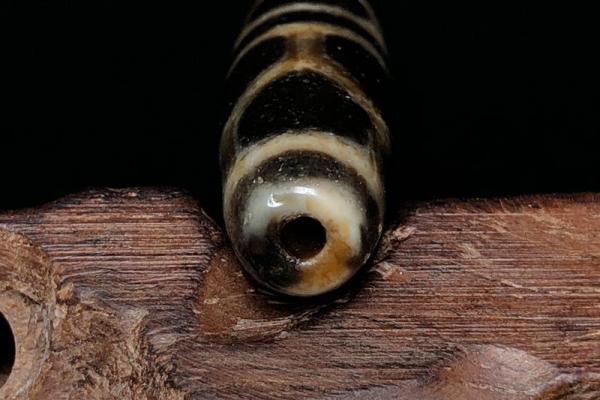 天上火命与天珠的奇妙搭配:提升能量与运势的秘密 天上火命与天珠的奇妙搭配:提升能量与运势的秘密