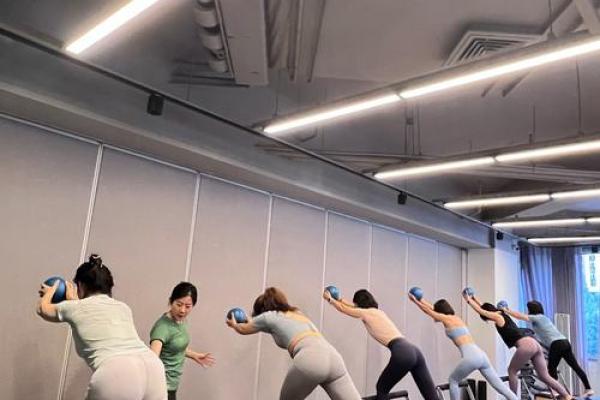 探秘《英雄联盟》戏命师的神话装备:命运与力量的交织 探秘《英雄联盟》戏命师的神话装备:命运与力量的交织