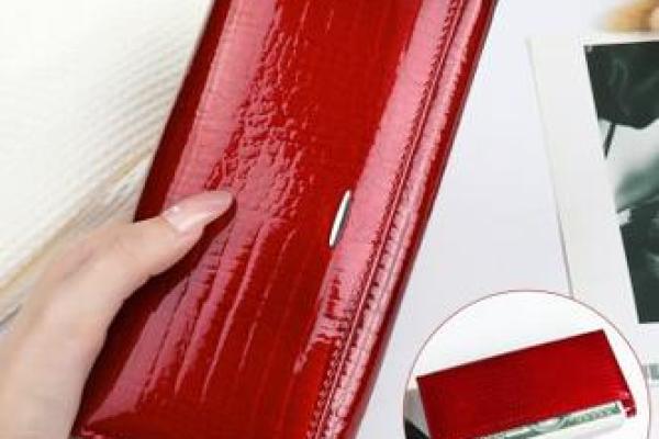 火命人士选择适合的颜色钱包，助运招财！