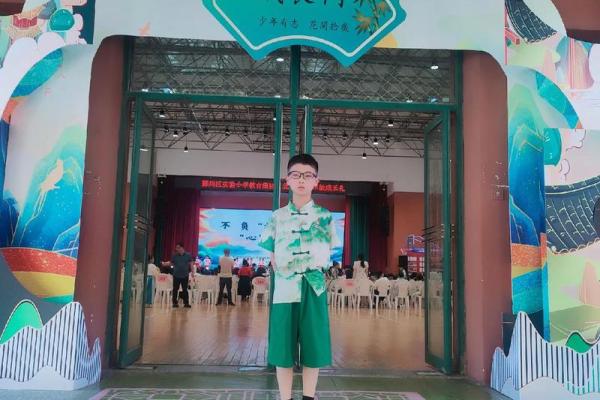 未满18岁，青春的命运之旅与成长的挑战