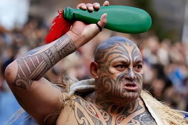 城头土命纹身:象征着坚韧与大地的力量 城头土命纹身:象征着坚韧与大地的力量