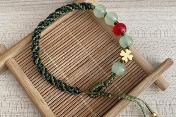 土命者佩戴手链的颜色指南，助你开启好运之门！