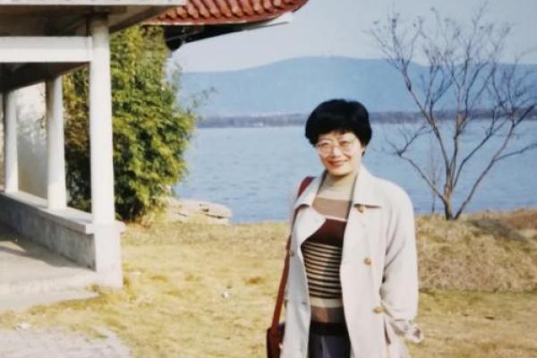 年轻守寡的命理解析:为何人生旅途如此艰辛? 年轻守寡的命理解析:为何人生旅途如此艰辛?