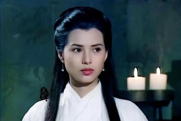 2000年龙女的命运解析：辉煌与挑战的交织之路