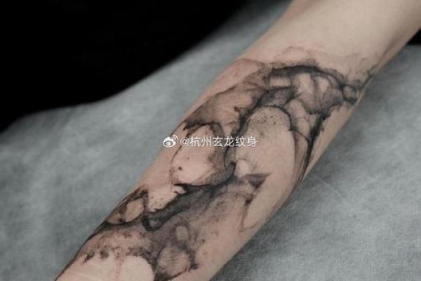 水命者纹身选择：寓意与风格的完美结合