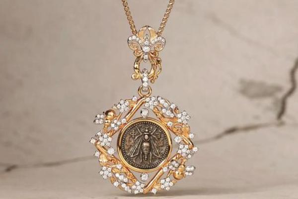 火命人士选择首饰材质的秘诀，点亮你的每一天！