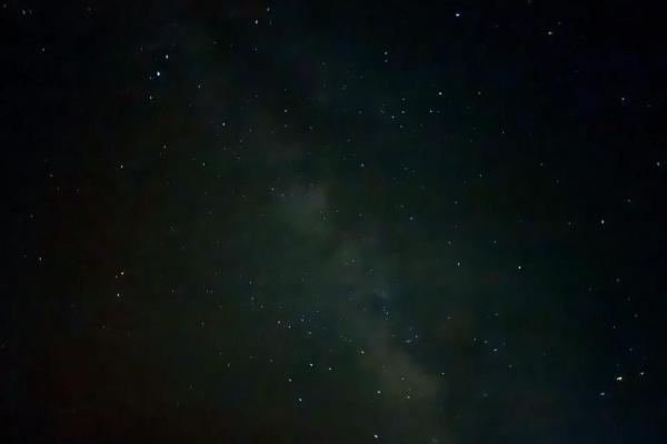 灾星变灰尘:从命运的深渊到璀璨的星空 灾星变灰尘:从命运的深渊到璀璨的星空