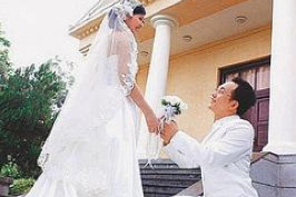 《迁坟改命:笑与泪交织的人生旅程》 《迁坟改命:笑与泪交织的人生旅程》