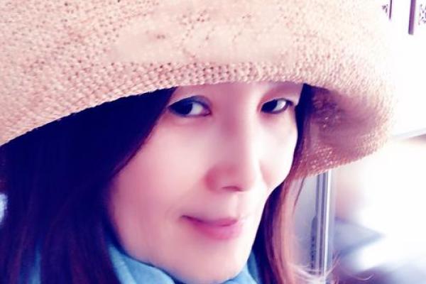 1983年猪命女：温柔与智慧并存的魅力人生