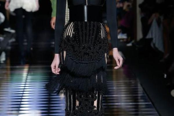 火命人士适合穿什么颜色的衣服？让我们来揭秘！