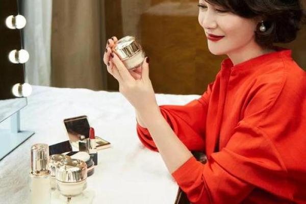 关之琳：从闪耀星光到命运多舛的坎坷人生