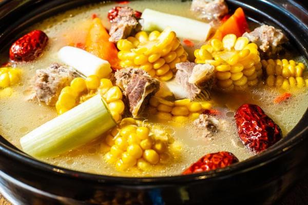 水命人拜干娘的命理探究与情感寄托