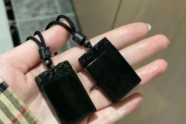 命理学中的黑曜石:为何有些人不宜佩戴? 命理学中的黑曜石:为何有些人不宜佩戴?