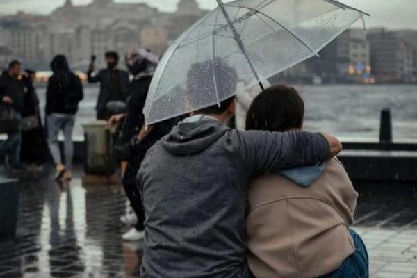 伤官女命与理想伴侣：寻找合适男命的秘诀