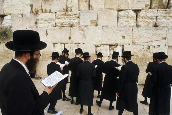 犹太人命运的悲歌:信仰与坚持的故事 犹太人命运的悲歌:信仰与坚持的故事