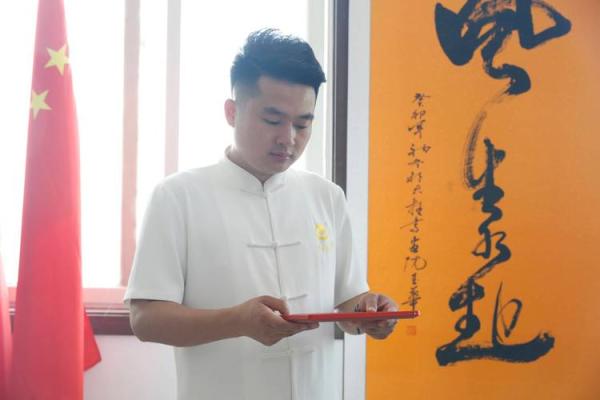 水命与火命的区别:探索五行中的神秘力量 水命与火命的区别:探索五行中的神秘力量