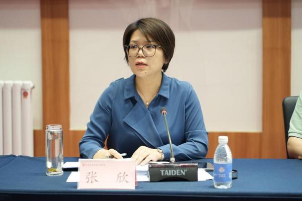 2027年属鸡人命运解析：如何把握机遇，迎接挑战！