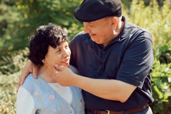 2006年属狗人的命运解析：猩红与宁静的共舞之道