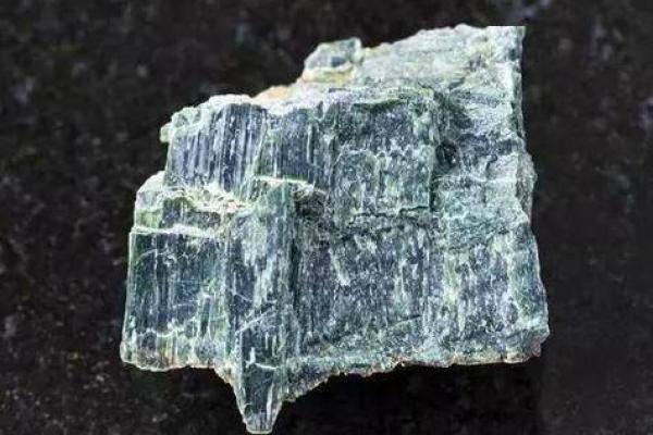 平地木命者适合佩戴哪些美丽石头？揭开神秘石头的魅力