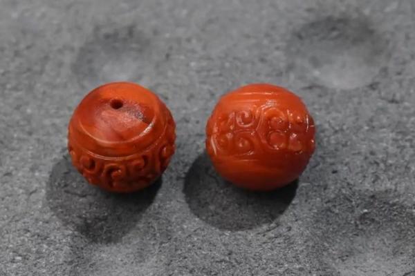 解密命格与南红:为何某些人不能佩戴南红饰品? 解密命格与南红:为何某些人不能佩戴南红饰品?