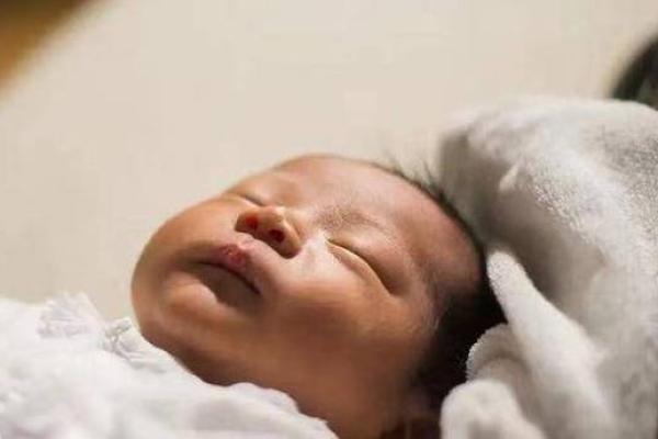 2022年新生儿命运解析：孩子出生带来的吉凶与希望