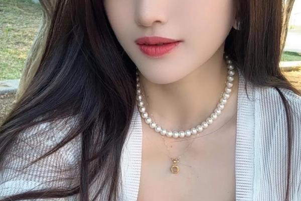 1977年蛇年出生的人：命运与性格解析