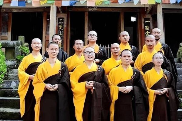 和尚为何选择出家修行的深层缘由与人生意义