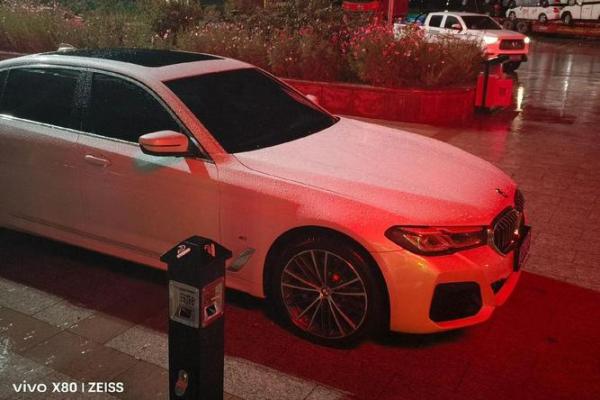 红色车的魅力：如何让这辆车成为驾驭生活的最佳伙伴