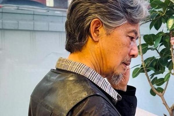 头发浓厚的男人:命运与魅力的交织 头发浓厚的男人:命运与魅力的交织