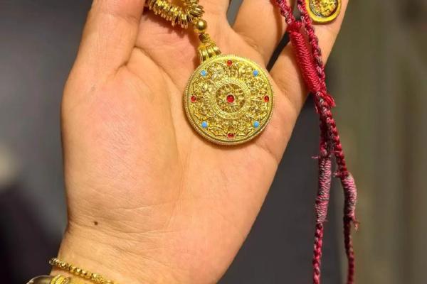 木命之人适合佩戴的饰品与好运秘诀揭秘 木命之人适合佩戴的饰品与好运秘诀揭秘