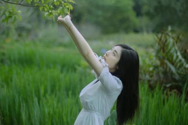 命理缺水的人适合穿什么颜色？赋予生活更多生机与活力！