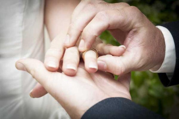 命理中有姻缘的象征和启示:解析爱情与命运的奥秘 命理中有姻缘的象征和启示:解析爱情与命运的奥秘