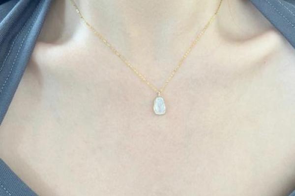 水命之人如何选择翡翠佩戴的颜色,提升运势与魅力 水命之人如何选择翡翠佩戴的颜色,提升运势与魅力