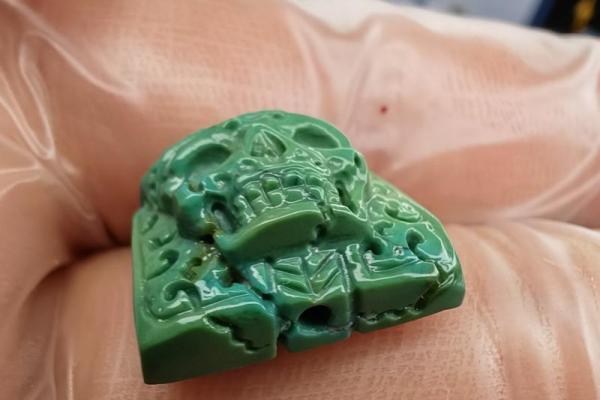 木命的人适合佩戴的玉石:助运增祥,开启生命的绿意之门 木命的人适合佩戴的玉石:助运增祥,开启生命的绿意之门