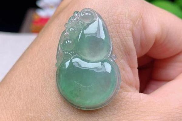 水命人适合佩戴的金饰:寻找你的财运和福气之路 水命人适合佩戴的金饰:寻找你的财运和福气之路