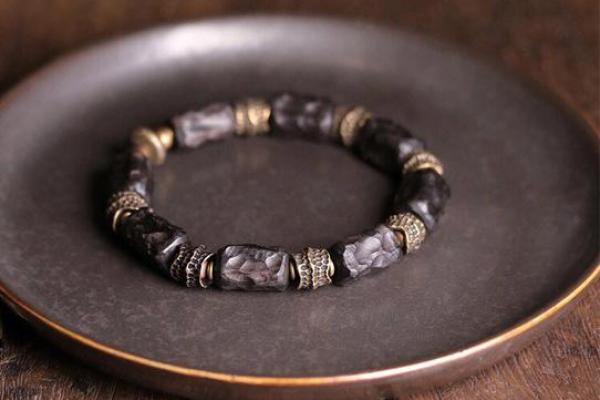 木命佩戴饰品的最佳选择与搭配技巧 木命佩戴饰品的最佳选择与搭配技巧