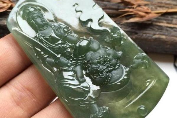 命理学解读：哪些人不适合佩戴翡翠？