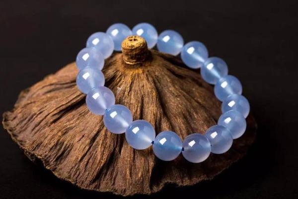 命缺水的人该如何选择适合的饰品与物品？