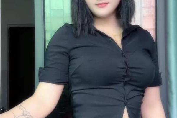 微胖女生的命运：解码人生与自信的魅力之旅