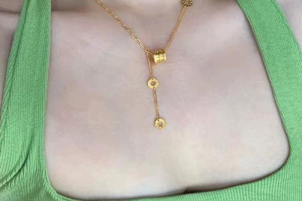 女人金命的最佳佩戴选择:打造靓丽与气场的完美平衡 女人金命的最佳佩戴选择:打造靓丽与气场的完美平衡