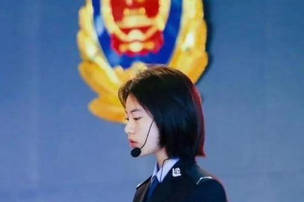 红尘女子的命格：细腻与坚韧的交错人生