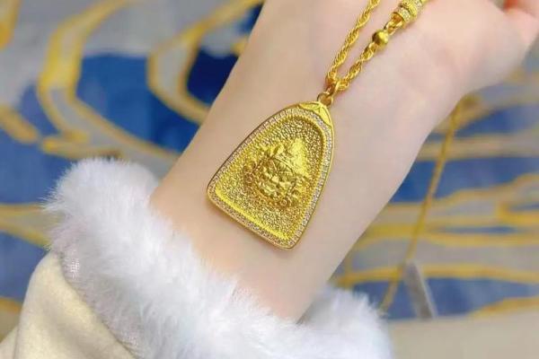 女人金命适合佩戴的招财饰品与风水搭配指南
