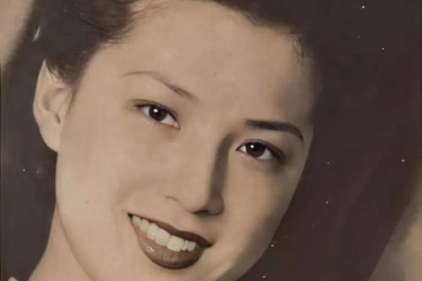 她午时出生，命运的转折与女性的独特魅力