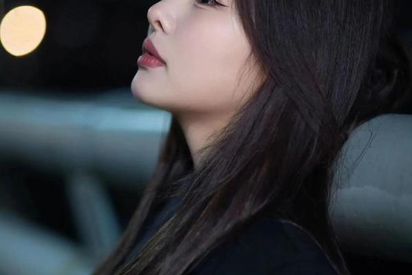 没有爱情的女人，她的命运是孤独的迷途车站