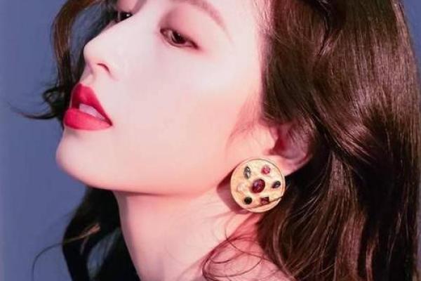 眉毛浓密的女人：命运与魅力的交织之路