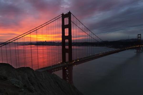 一九七六年出生的火命人，拥抱激情与勇气的生活旅程