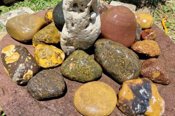 火命人适合的石头:带来好运与能量的绝佳选择 火命人适合的石头:带来好运与能量的绝佳选择