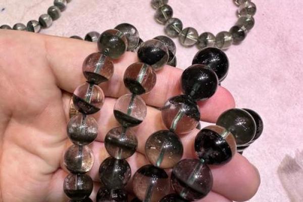 绿幽灵:助运命之合,携福气的佩戴之选 绿幽灵:助运命之合,携福气的佩戴之选