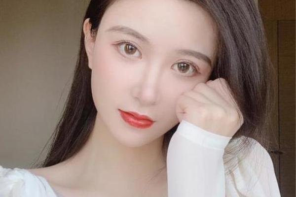 男性樱桃嘴的命运解析:魅力与挑战并存的唇形特征 男性樱桃嘴的命运解析:魅力与挑战并存的唇形特征