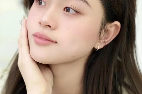 眉毛浓密的女人,命运与人生的秘密探讨 眉毛浓密的女人,命运与人生的秘密探讨